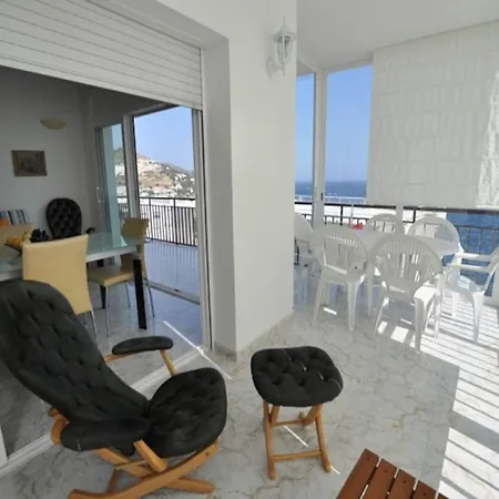 Beautiful In With Views Apartment